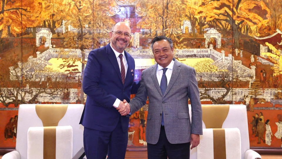 Swiss diplomat proposes Hanoi jazz festival to mark 55 years of diplomacy
